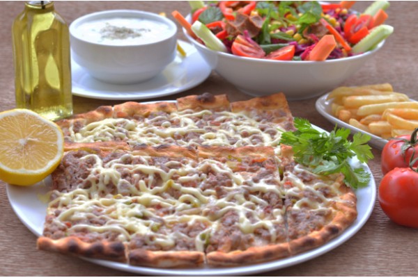 Kıymalı Kaşarlı Pide